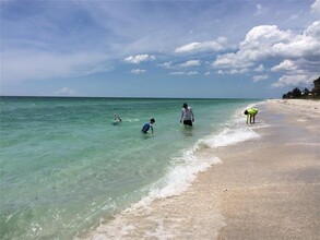 2709 Casey Key Rd in Nokomis, FL - Foto de edificio - Building Photo