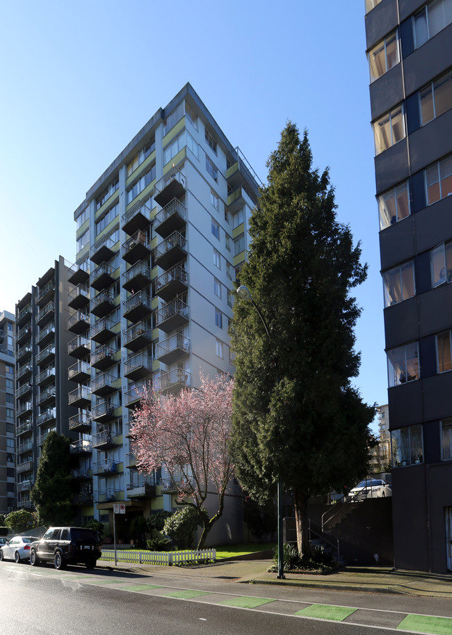 Dysart Towers in Vancouver, BC - Building Photo - Building Photo