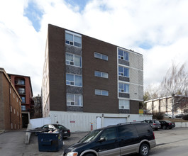 939 19th Ave SW in Calgary, AB - Building Photo - Building Photo