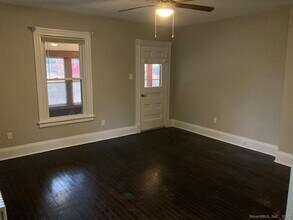14 Glenwood St in Manchester, CT - Building Photo - Building Photo