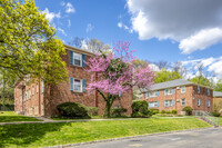 24 Hutton Ave in West Orange, NJ - Foto de edificio - Building Photo