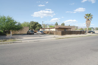 751-755 E Blacklidge Dr in Tucson, AZ - Foto de edificio - Building Photo