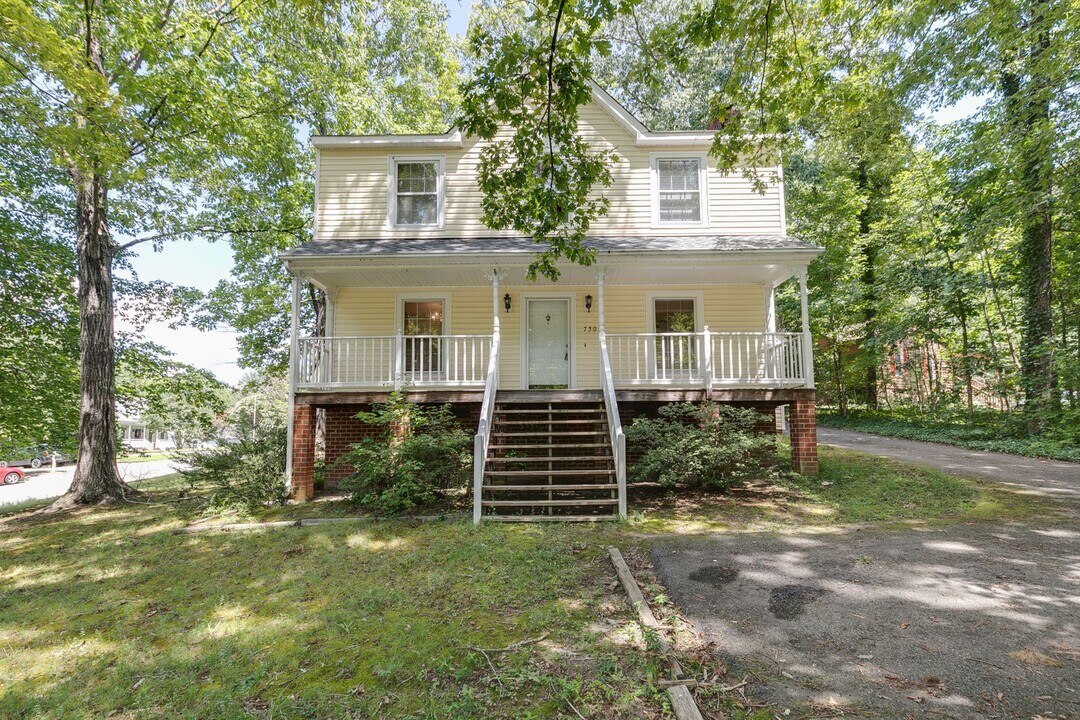 7301 Buck Rub Ct in Midlothian, VA - Building Photo