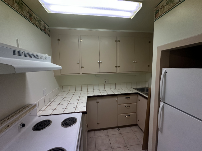 property at 208 N 8th St
