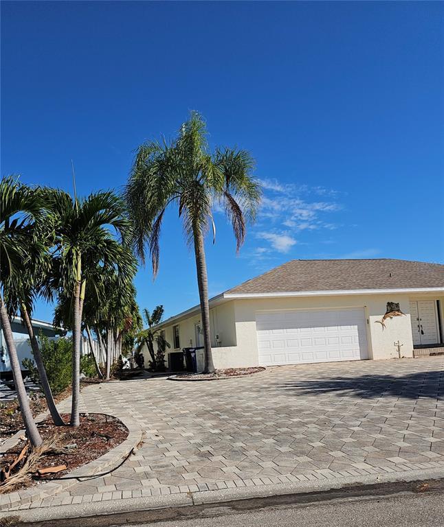 6310 Cocoa Ln in Apollo Beach, FL - Foto de edificio - Building Photo