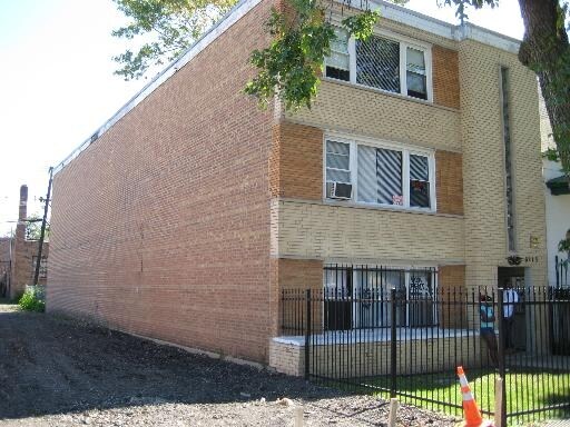 6215 S Claremont Ave in Chicago, IL - Building Photo