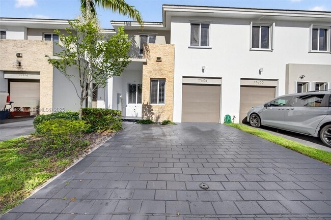17606 SW 149th Pl in Miami, FL - Building Photo - Building Photo