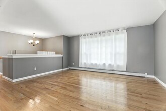 221 Griffin Rd in Suffield, CT - Building Photo - Building Photo
