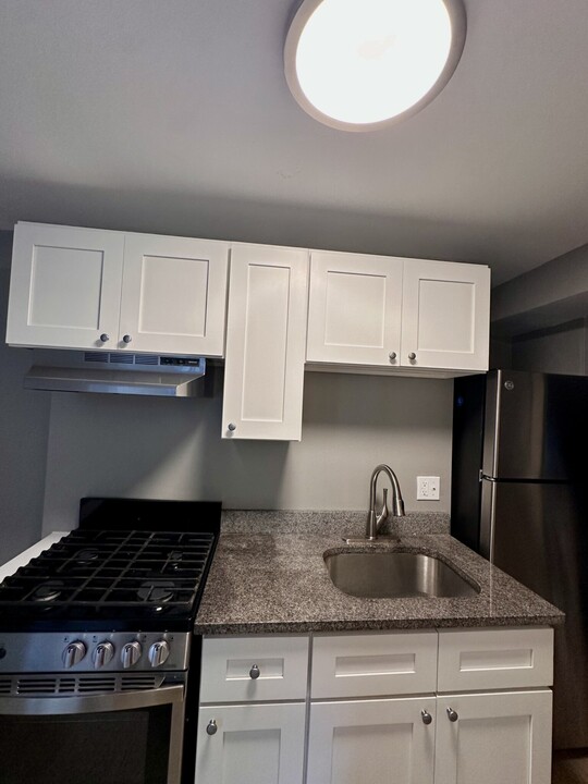 41 Cottage St, Unit 1 in Boston, MA - Foto de edificio
