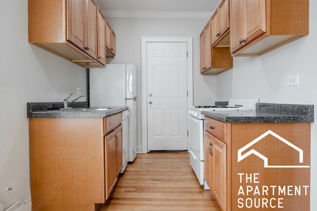 property at 3815 N Greenview Ave