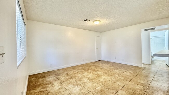 5151 W Pioneer Ave in Las Vegas, NV - Building Photo - Building Photo