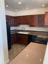 325 S 200 E in Saint George, UT - Foto de edificio - Building Photo