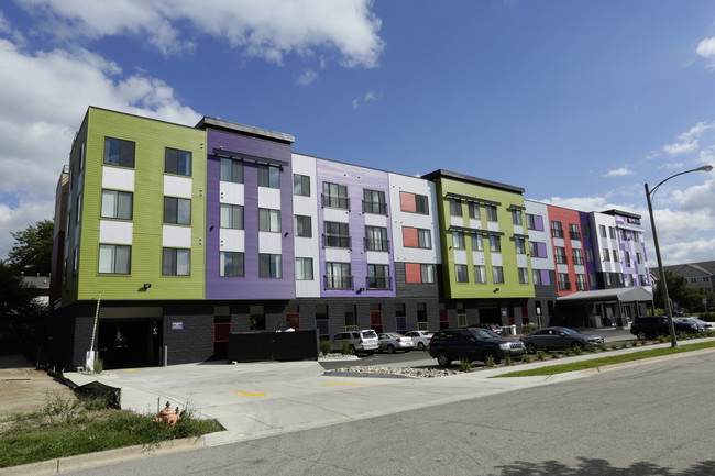 Midtown Apartments in East Lansing, MI - Foto de edificio - Building Photo