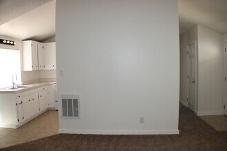 8900 Fuchsia Ave in California City, CA - Building Photo - Building Photo