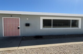 718 W Wilson Ave in Las Vegas, NV - Building Photo
