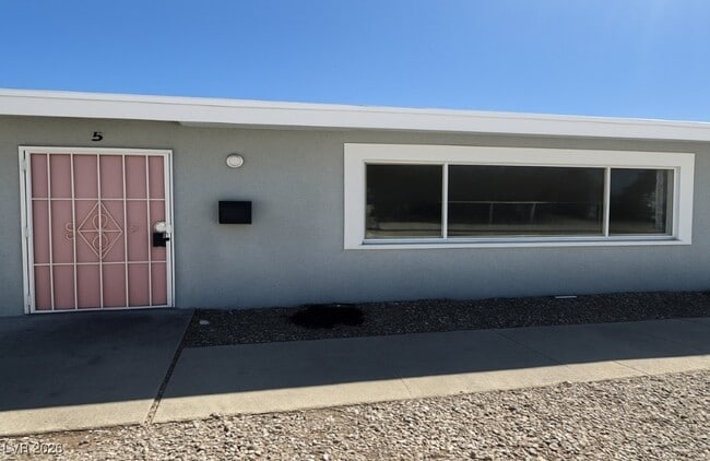 property at 718 W Wilson Ave