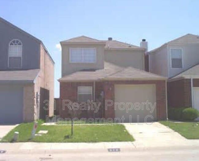 property at 912 Fairbanks Cir
