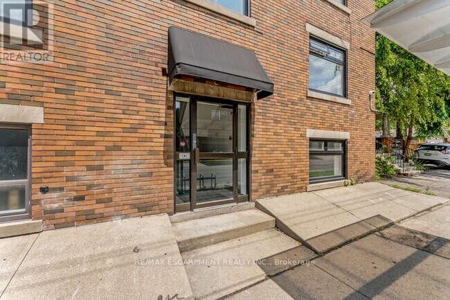 127 Victoria Ave S in Hamilton, ON - Building Photo - Building Photo
