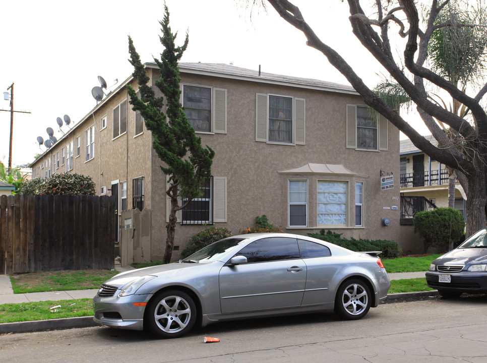 2472 Cedar Ave in Long Beach, CA - Foto de edificio