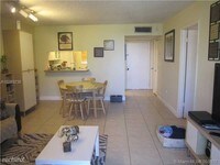 8025 SW 107th Ave-Unit -Apt 304 in Miami, FL - Building Photo - Building Photo