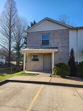 100 Willow Ln in New Martinsville, WV - Building Photo - Building Photo