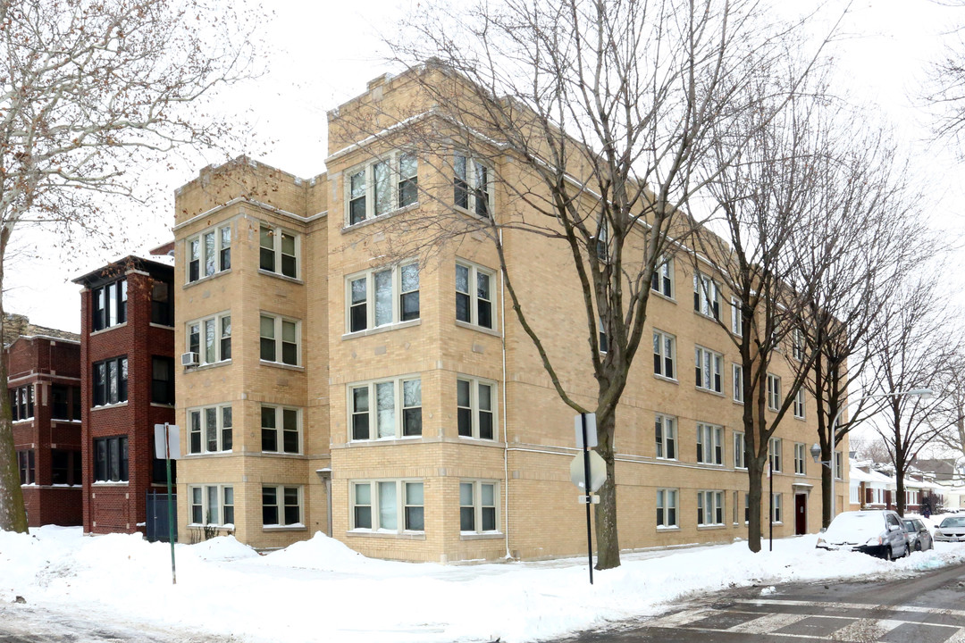 Leavitt in Chicago, IL - Building Photo