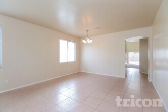 44369 W Oster Dr in Maricopa, AZ - Foto de edificio - Building Photo