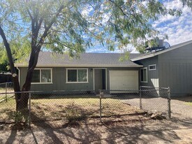 2101 Rosamond Ave in Shasta Lake, CA - Building Photo