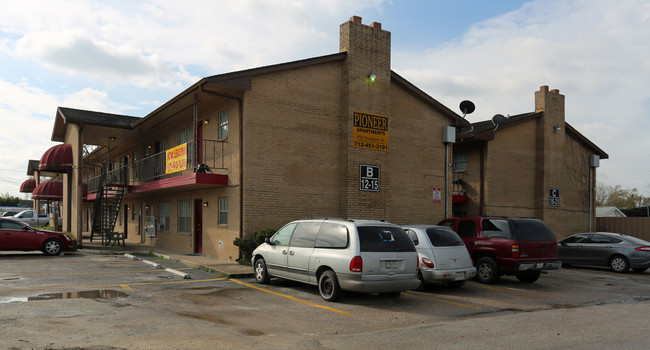 Pioneer Apartments in Houston, TX - Building Photo - Building Photo