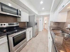 2704 San Pedro St in Austin, TX - Foto de edificio - Building Photo