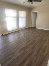 2805 Charleston Dr in Bakersfield, CA - Building Photo - Building Photo
