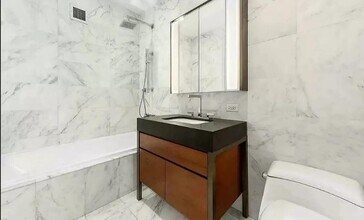 75 Wall St in New York, NY - Building Photo - Building Photo