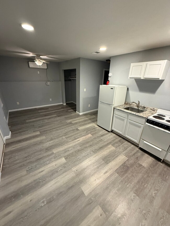 5423-5425 E 27th St, Unit 5425