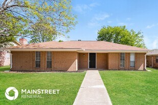 1813 El Paso St in Lewisville, TX - Building Photo