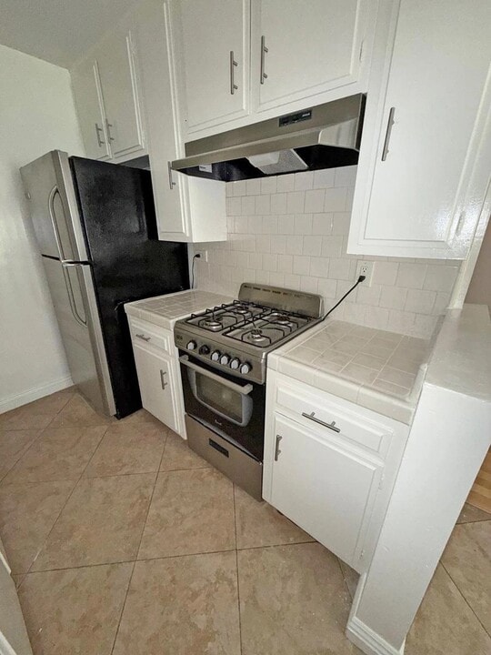 10776 Rose Ave in Los Angeles, CA - Building Photo