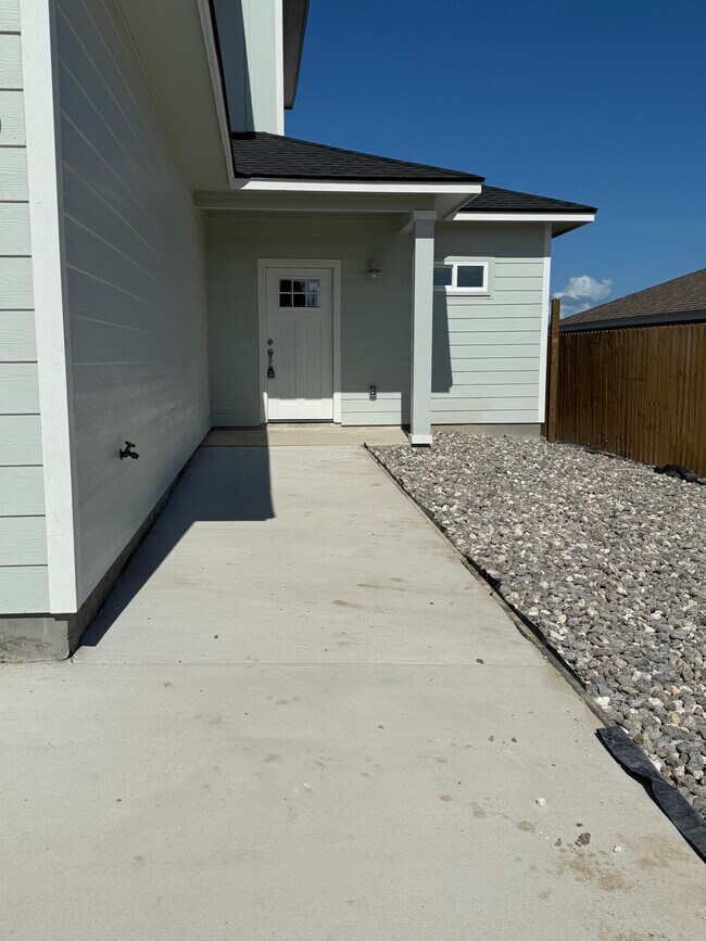 15438 Cruiser St in Corpus Christi, TX - Building Photo - Building Photo