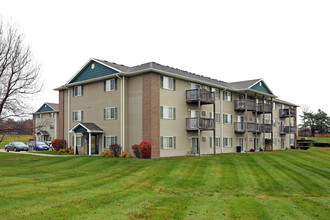 Brookfield Apartments in Newton, IA - Building Photo - Building Photo