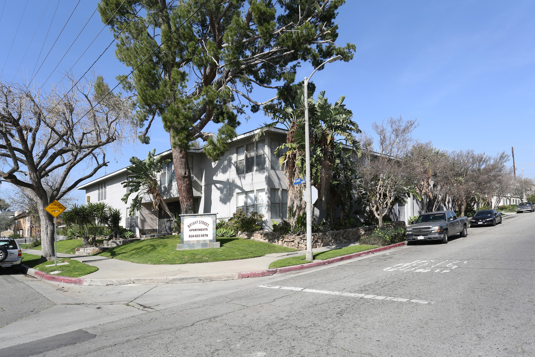 Canoga Pointe in Canoga Park, CA - Building Photo