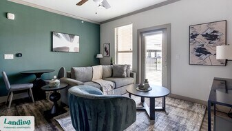 12500 Shadowglen Trce in Manor, TX - Building Photo