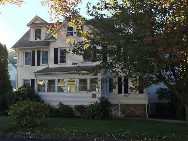 33 Valley Rd in Greenwich, CT - Building Photo - Building Photo