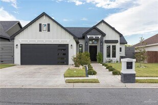 17 Ozark Ave in McAllen, TX - Building Photo