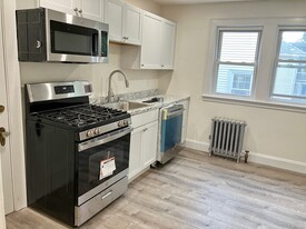 158 Putnam St, Unit #1R Apartamentos