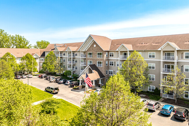 Applewood Pointe in Roseville, MN - Foto de edificio - Building Photo