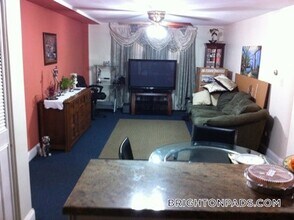 357 Faneuil St, Unit 4 in Boston, MA - Foto de edificio - Building Photo