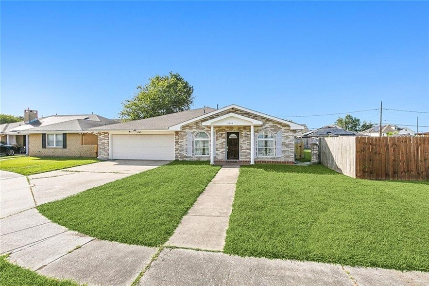 2204 Gallant Dr in Chalmette, LA - Building Photo