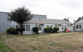 Garden Court Apartments in Portland, OR - Building Photo - Building Photo