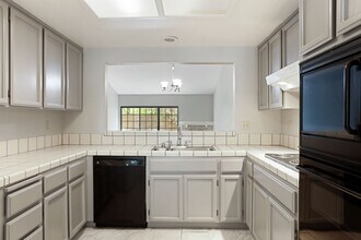 562 La Corso Dr in Walnut Creek, CA - Foto de edificio - Building Photo