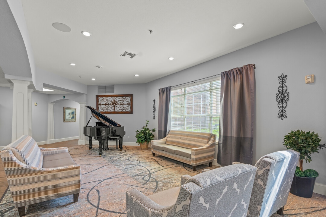 Mountain Creek Retirement Living in Grand Prairie, TX - Building Photo