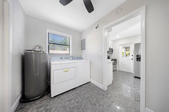 6460 Perry St in Hollywood, FL - Building Photo - Building Photo