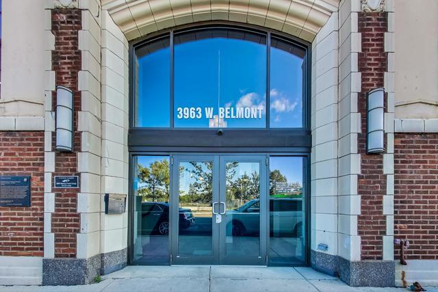 3963 W Belmont Ave, Unit 218 in Chicago, IL - Foto de edificio - Building Photo